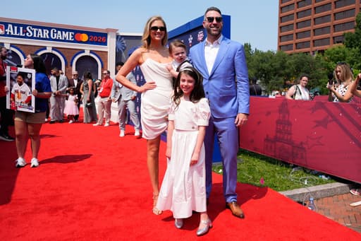 A rare warm ovation in Philadelphia for Tigers star Justin Verlander in his final All-Star Game