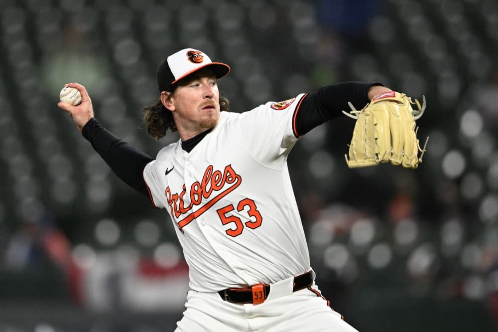 Mike Baumann and Michael Pérez acquired by Mariners from Orioles for Blake Hunt