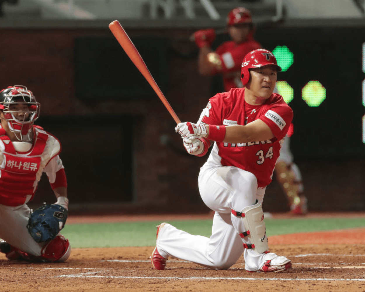 Hyoung-woo Choi Blasts 400th Career Home Run as KIA Tigers Rout Kiwoom