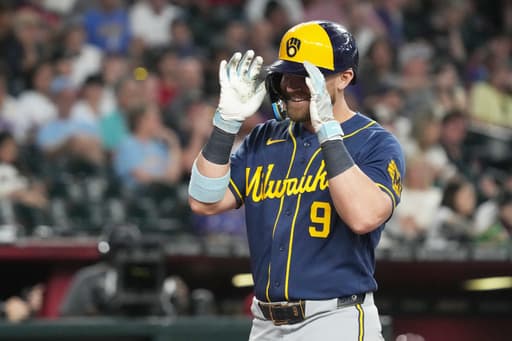 Bauers homers off Rodríguez in 7th, Brewers come back to beat Diamondbacks 3-2