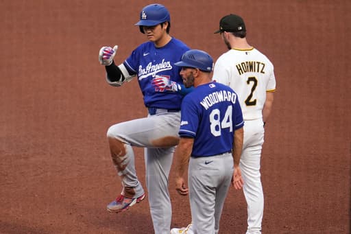 Shohei Ohtani leaves Dodgers game vs. Pirates in 7th inning with left knee inflammation