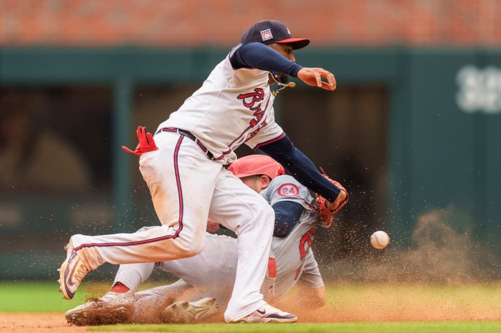 Braves 2B Ozzie Albies Expected to Miss About 8 Weeks with Broken Wrist
