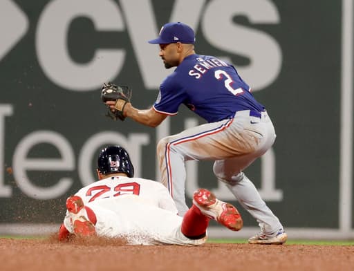 Rangers’ bats come alive with new coach Boone in dugout