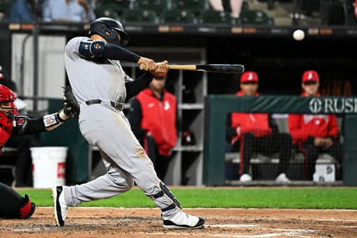 Grisham helps the Yankees beat the White Sox 10-2 for their season-high 6th consecutive win