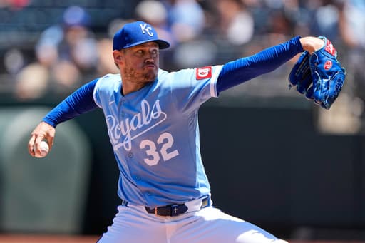 Stephen Kolek shines on the mound, Maikel Garcia drives in three as the Royals beat the Astros 4-0