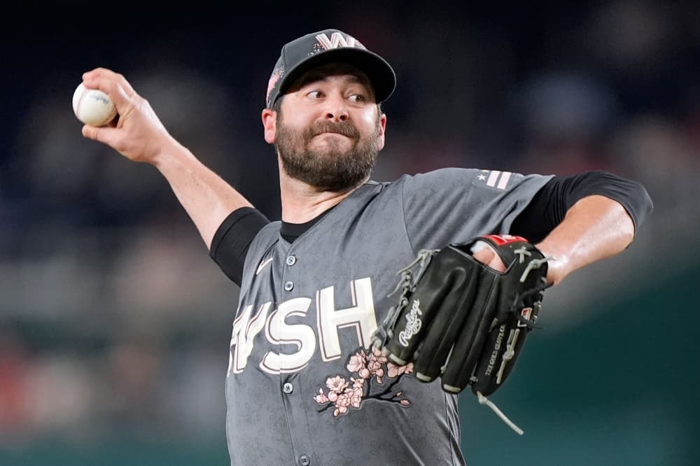 Diamondbacks add slugger Josh Bell, reliever Dylan Floro to fortify roster for stretch run