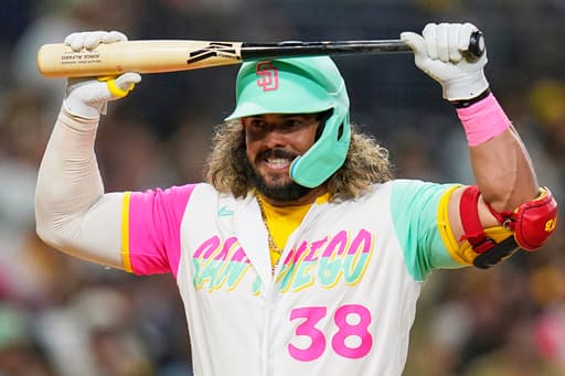 Nationals sign Jorge Alfaro after he opts out of minor league contract