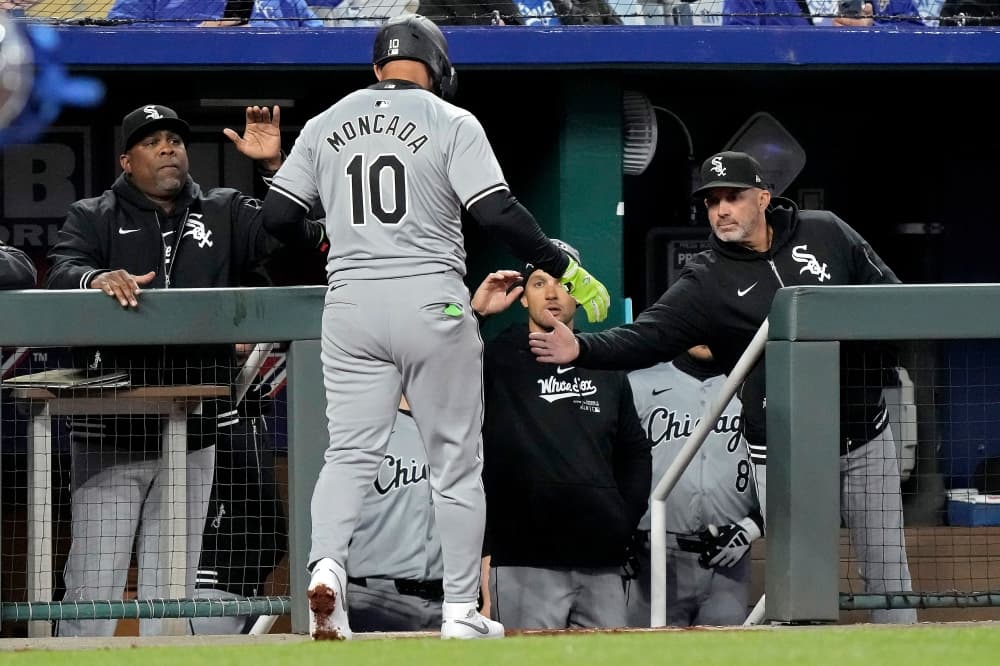White Sox 3B Yoán Moncada sustains groin injury against Guardians, latest Chicago hitter to go down