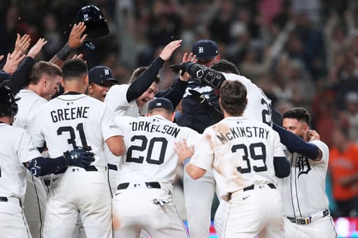 Javier Baez hits a pair of 3-run HRs, including one in 11th, to lift Tigers to 10-9 win over Red Sox