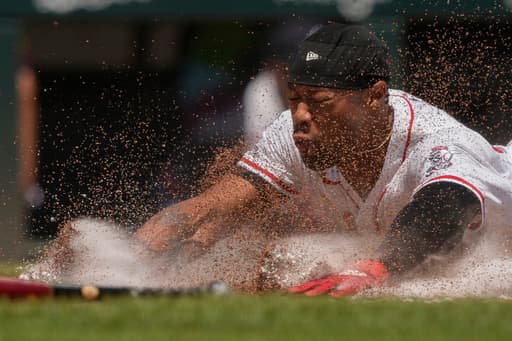 Will Benson homers as Reds even series against Braves with a 3-2 win