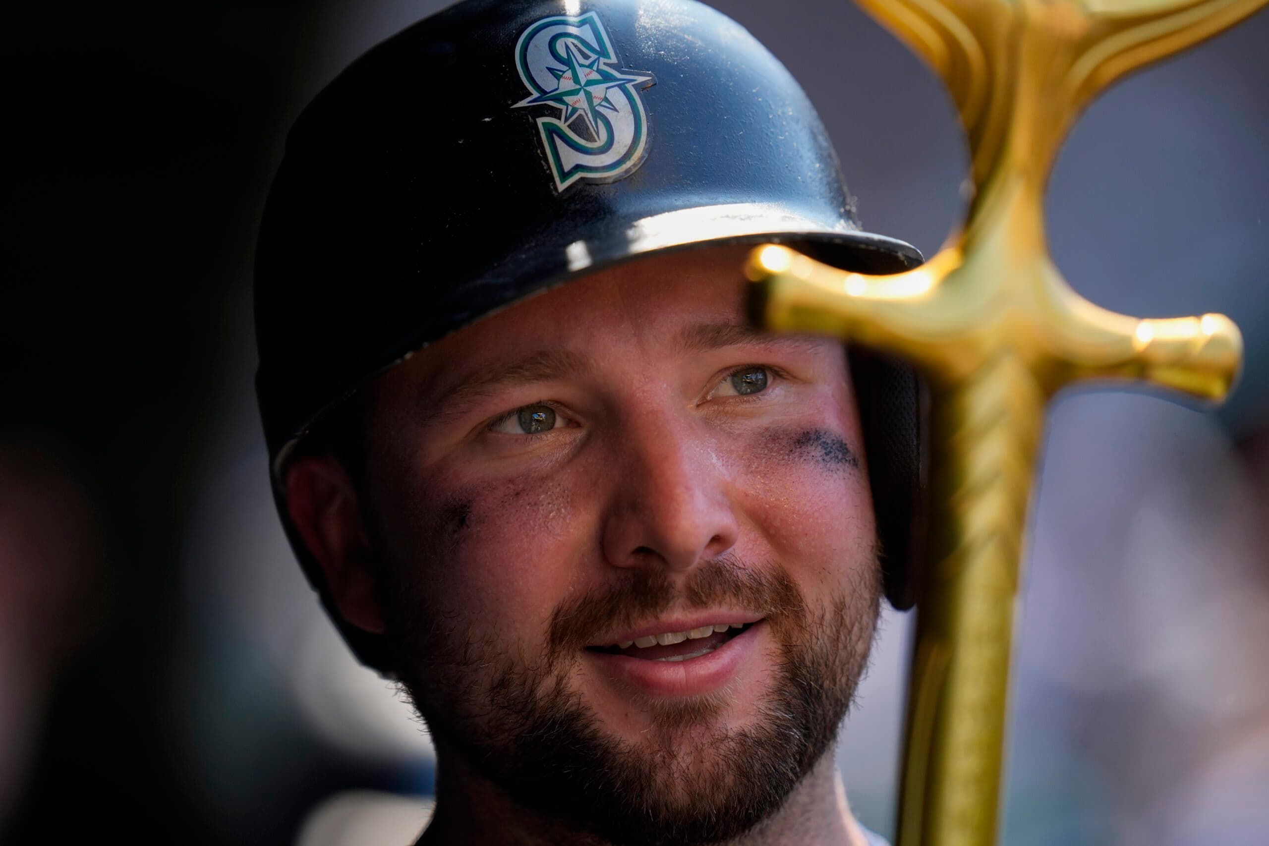Cal Raleigh breaks Johnny Bench’s record for homers by a catcher before All-Star break
