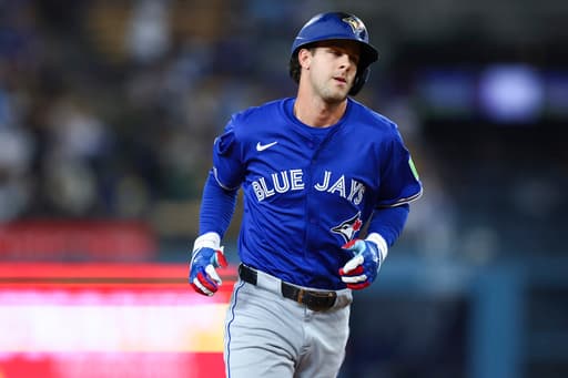 Ernie Clement hits the Jays’ 3rd homer in final 2 innings, Toronto beats Dodgers 5-4 to avoid sweep