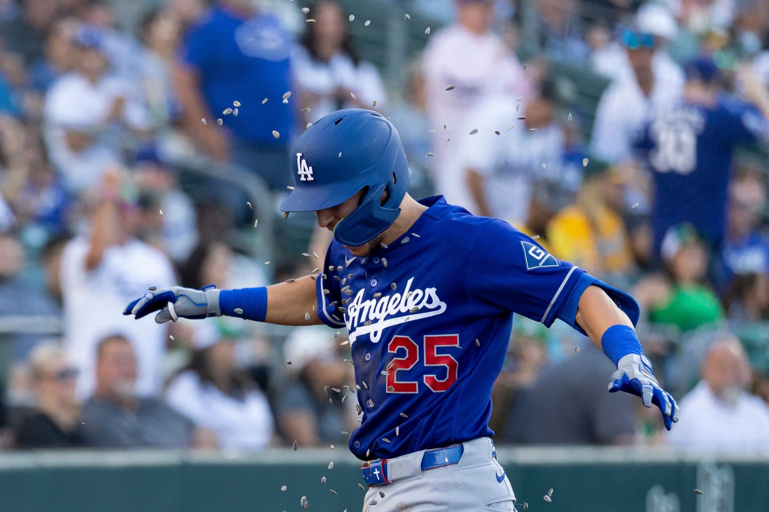 Edman homers, Roberts earns 1,000th managerial win as Dodgers beat A’s 9-3