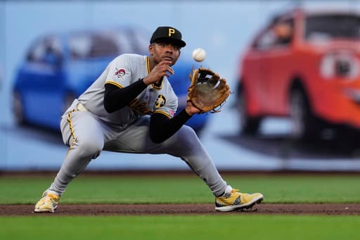 Pirates sending 3B Ke’Bryan Hayes to Reds for reliever Rogers, prospect Stafura, and cash, AP source says