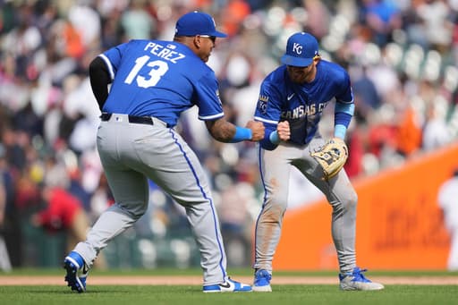 Witt hits tiebreaking sacrifice fly in 10th, Royals beat Tigers 4-3 to stop 6-game skid