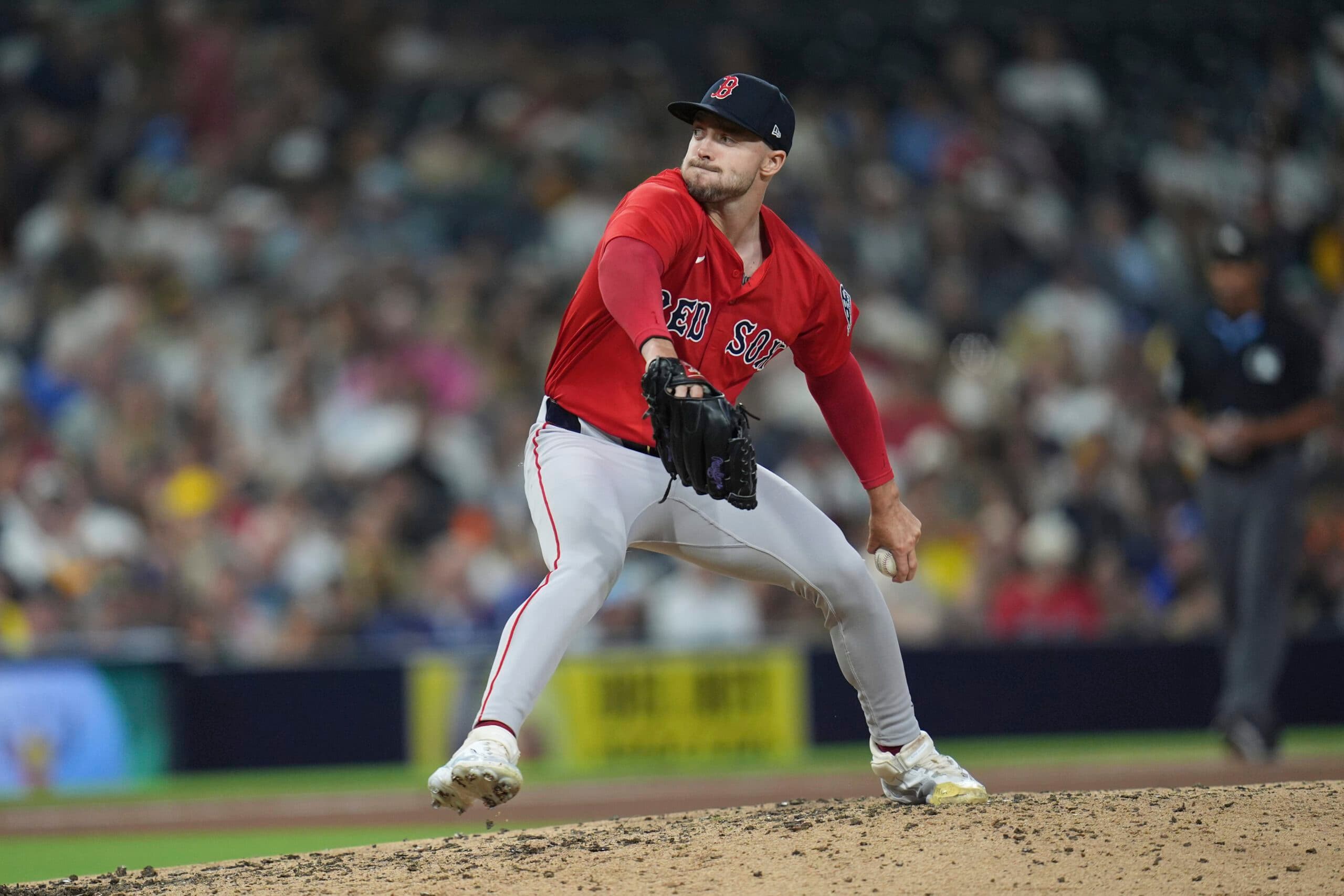 White Sox acquire left-hander Chris Murphy in a trade with the Red Sox