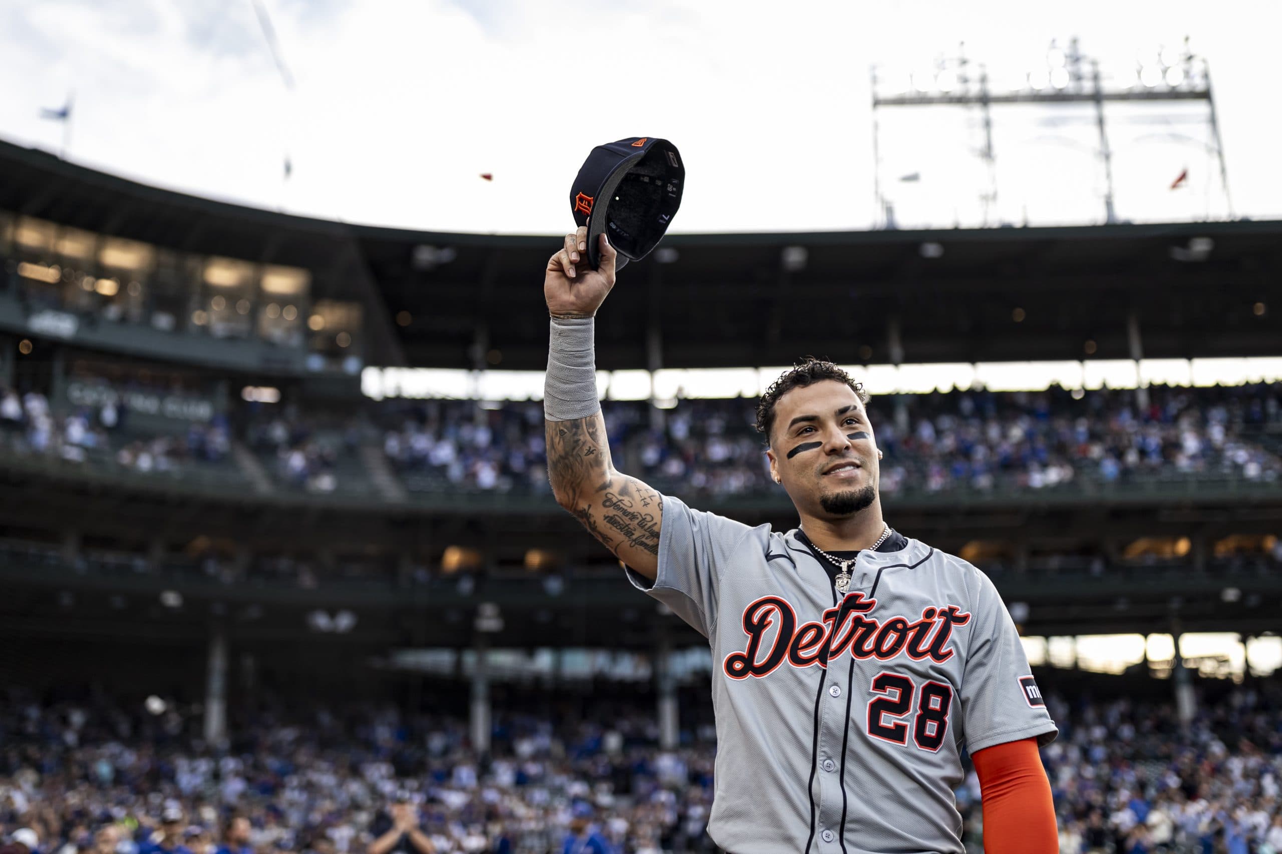 Tigers SS Javier Báez Receives a Warm Reception in Return to Wrigley Field