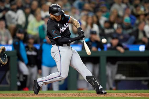 Gilbert leaves start early for Mariners and Moore’s error helps Marlins win 8-4