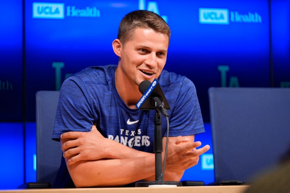 Corey Seager not in Rangers lineup for his 1st regular-season return to Dodger Stadium