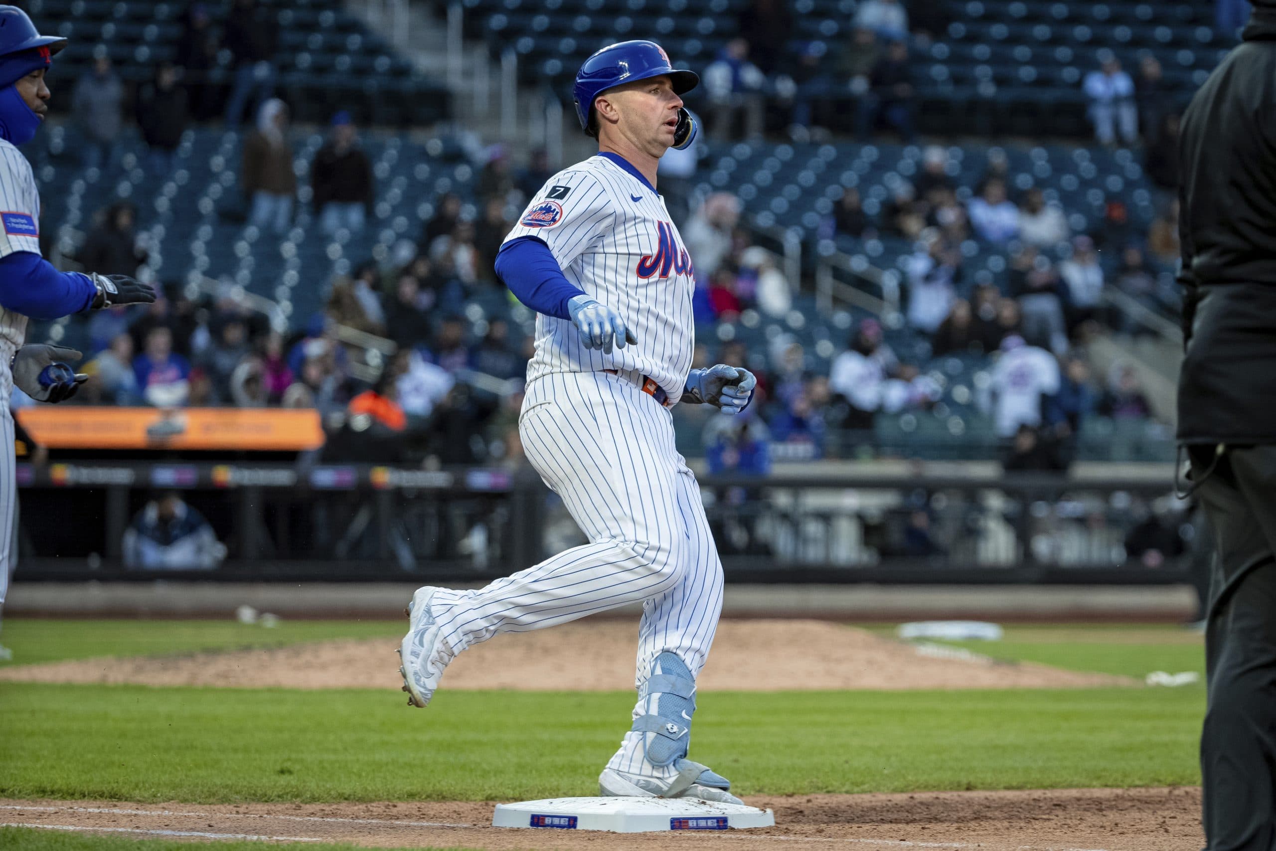 Alonso and Lindor lead Mets past Marlins 10-5 for 6th straight win