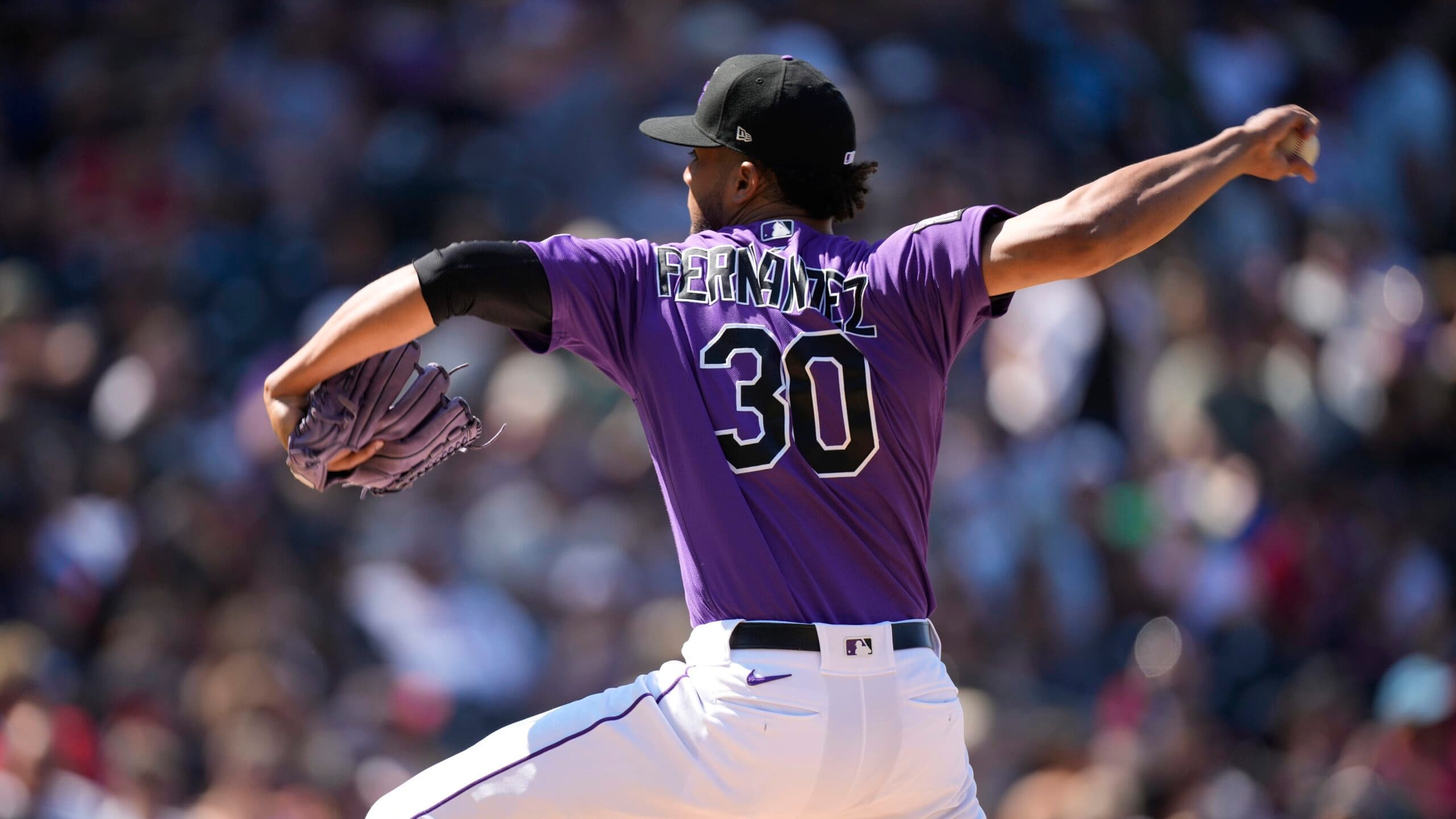 Dodgers Set to Call-Up Dominican Pitcher Julian Fernandez