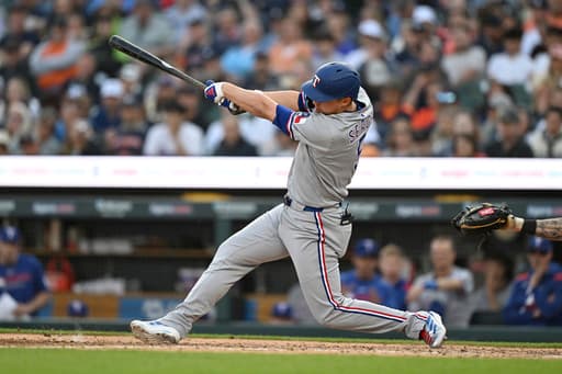 Cubs put Ian Happ on IL with oblique strain and call up prospect Moises Ballesteros