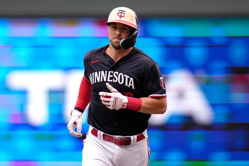 Infielder Kyle Farmer guaranteed $3.25 million in 1-year deal with Colorado Rockies