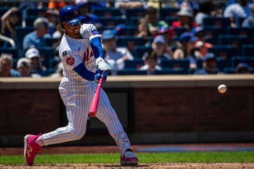 Dodgers acquire outfielder Steward Berroa from the Blue Jays for cash