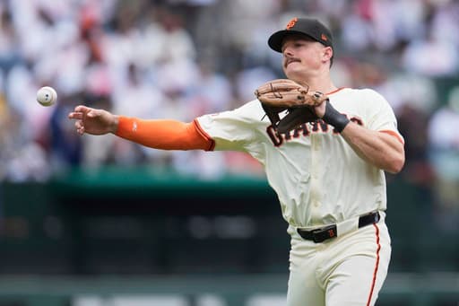Giants’ Matt Chapman to start rehab for sprained hand in a week