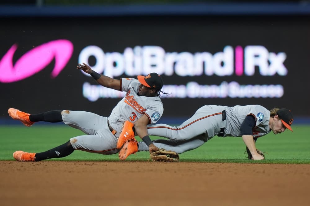 Orioles pitcher Albert Suárez, second baseman Jorge Mateo hurt during game against Marlins