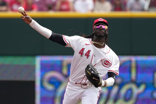 De La Cruz out of Reds’ lineup against Arizona after flight from Dominican Republic canceled