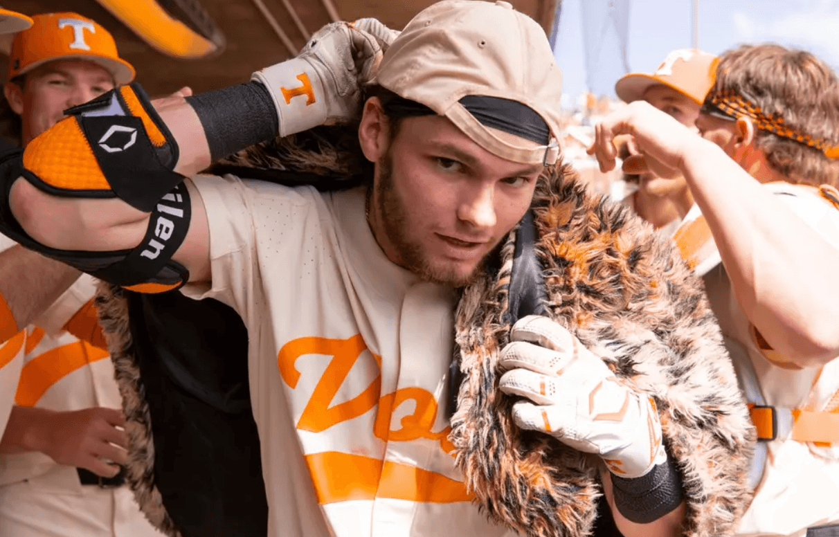 Tennessee Sweeps Gators to Open SEC Baseball Play