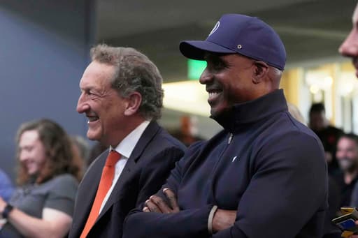 Barry Bonds will be getting a statue outside the Giants’ ballpark, team CEO says