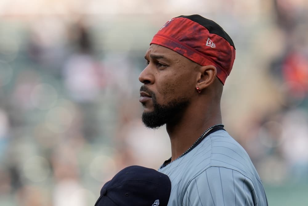 Twins center fielder Byron Buxton leaves game against White Sox with sore right knee