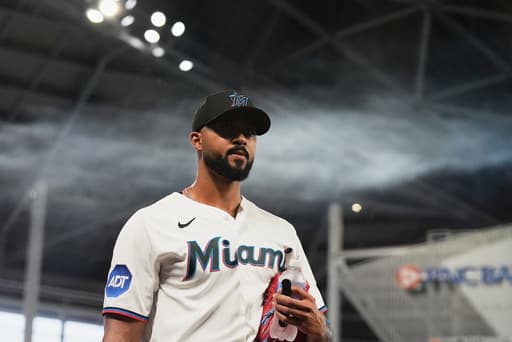 Yamamoto works 6 innings, Ohtani extends on-base streak to 42 games as Dodgers beat Blue Jays 4-1
