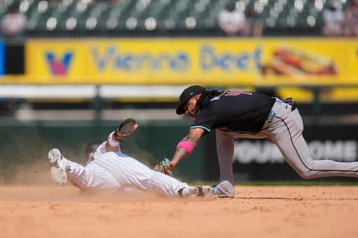 Lenyn Sosa homers twice to lead White Sox past Diamondbacks