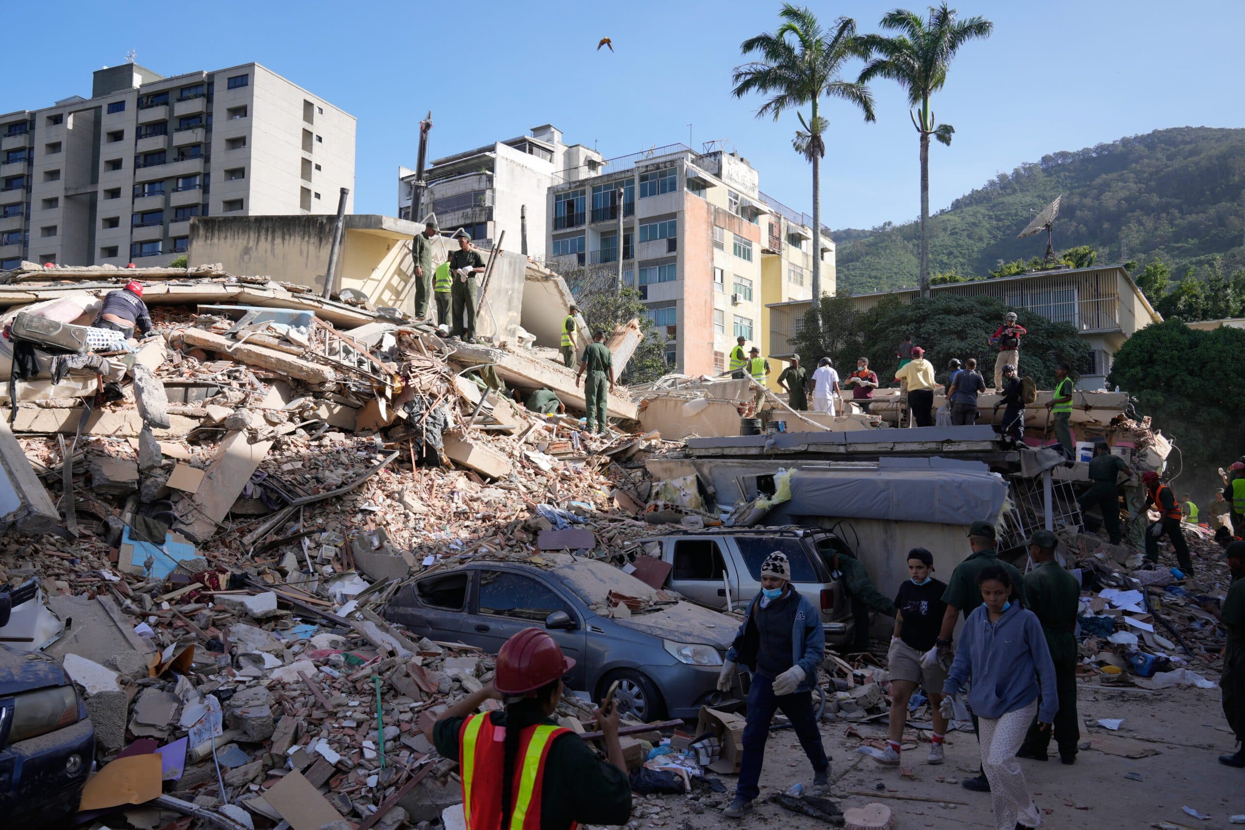 Report: Family Members of Former Major Leaguers Eliezer Alfonso, Gorkys Hernandez Missing Following Venezuela Earthquakes