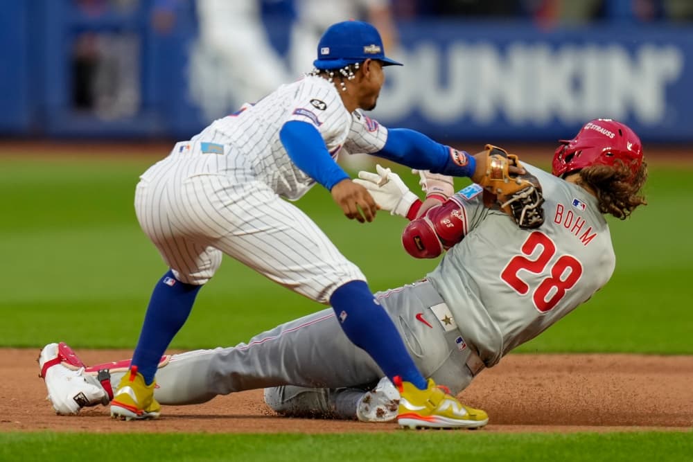 Lindor relishes his 1st home game in a month as Mets trounce Phillies for 2-1 lead in NLDS