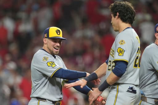 Monasterio’s 3-run blast in 11th inning sets Brewers’ record