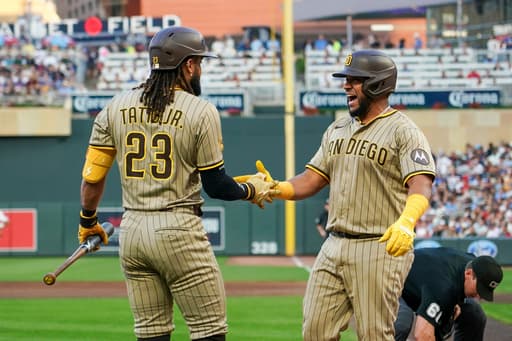Díaz homers twice as Padres beat Twins 12-3