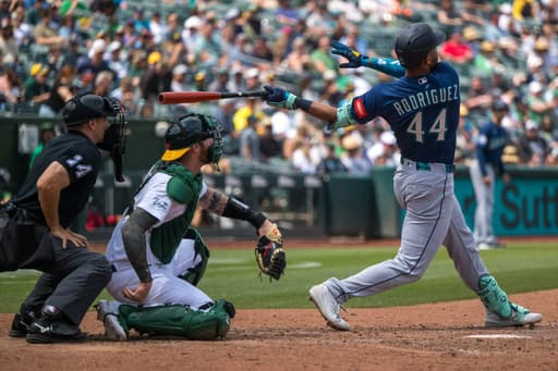 Refsnyder, Rodríguez hit 3-run HRs as Mariners top Athletics 9-1, move into 1st place in AL West