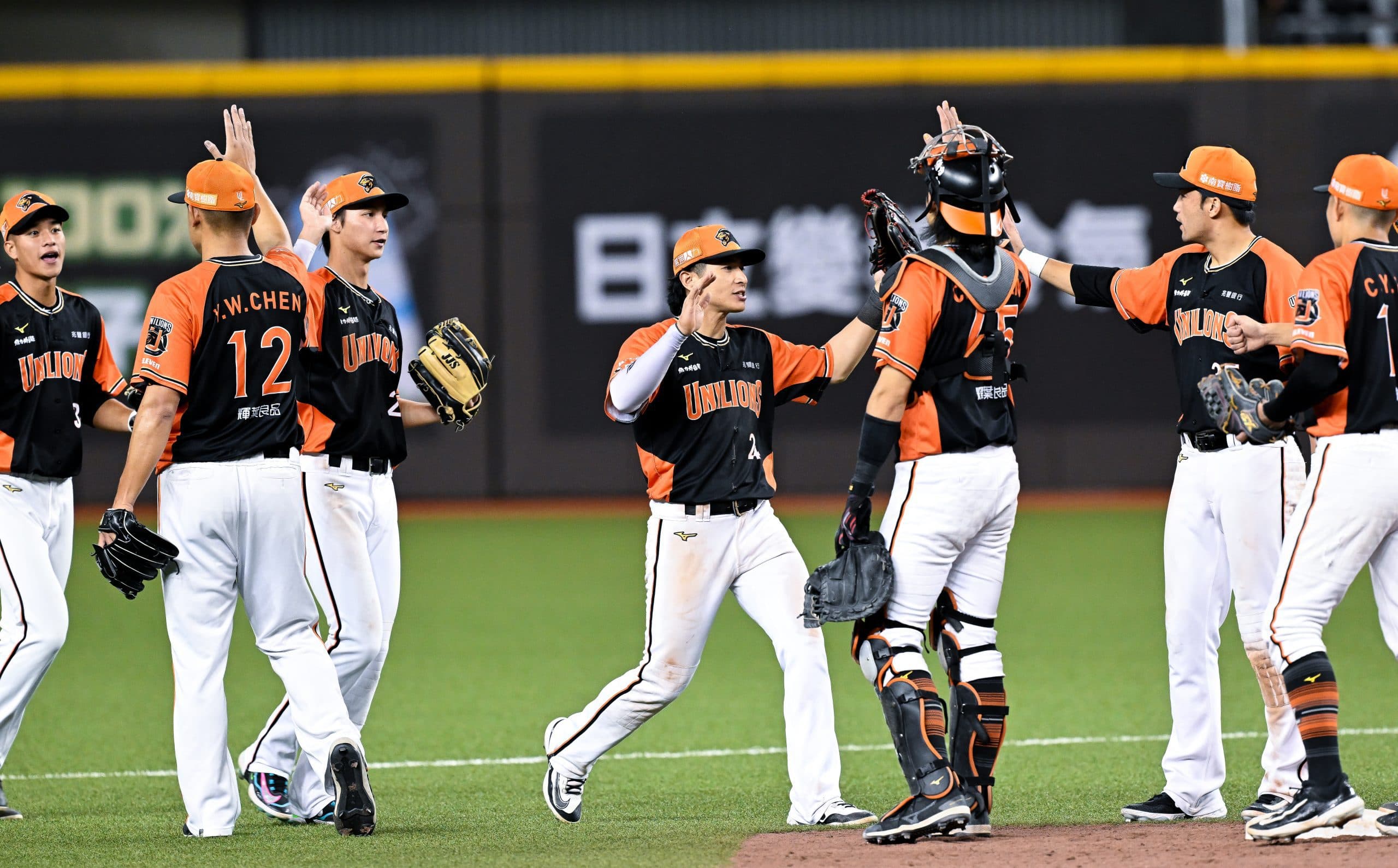 U-Lions Even Taiwan Series, Defeat Brothers 10-3 in Game Two