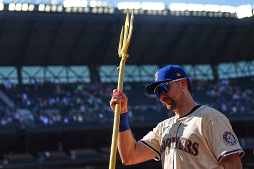 Cal Raleigh hits 50th homer, joining Mickey Mantle as switch-hitters to reach mark