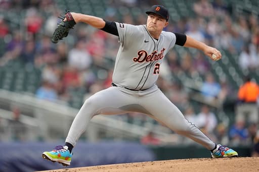 Keith scores on sacrifice fly in 11th, Tigers rally to top Twins 4-3