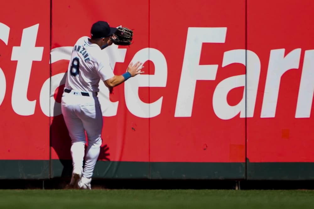 Mariners call up 21-year-old prospect Jonatan Clase in hopes of sparking an underperforming offense