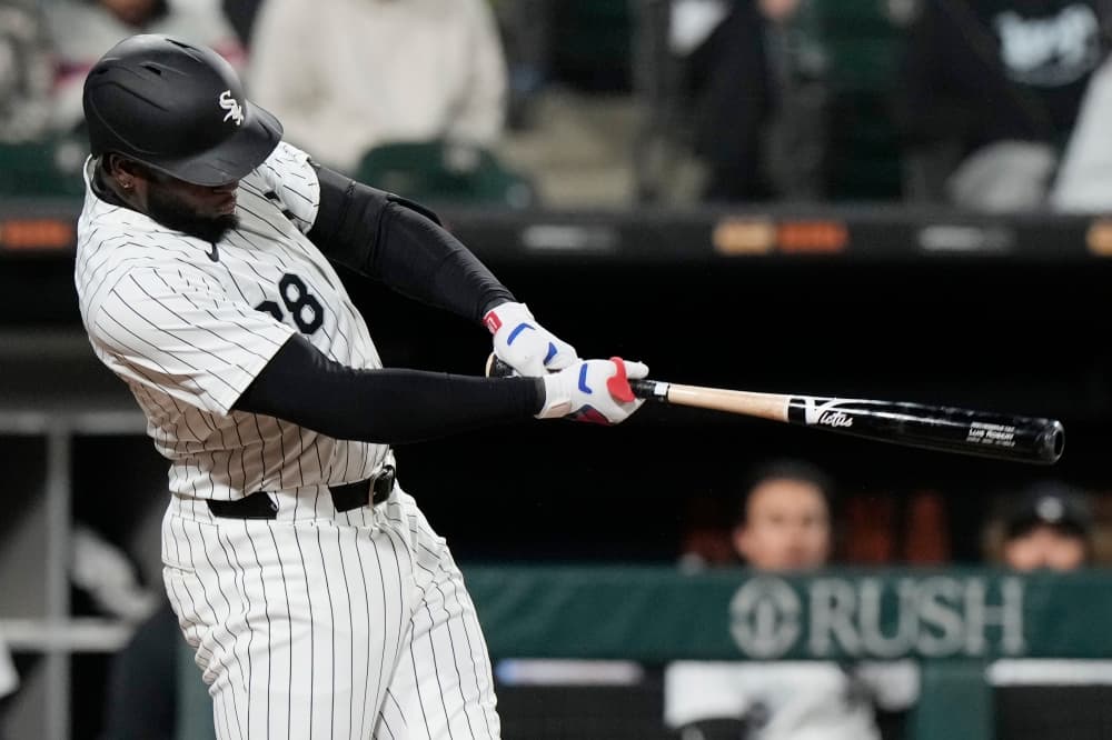 White Sox receive positive news on injured sluggers Luis Robert Jr. and Yoán Moncada