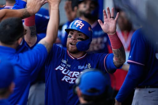 Astros sign catcher Christian Vázquez to minor league deal, invite him to big league spring training