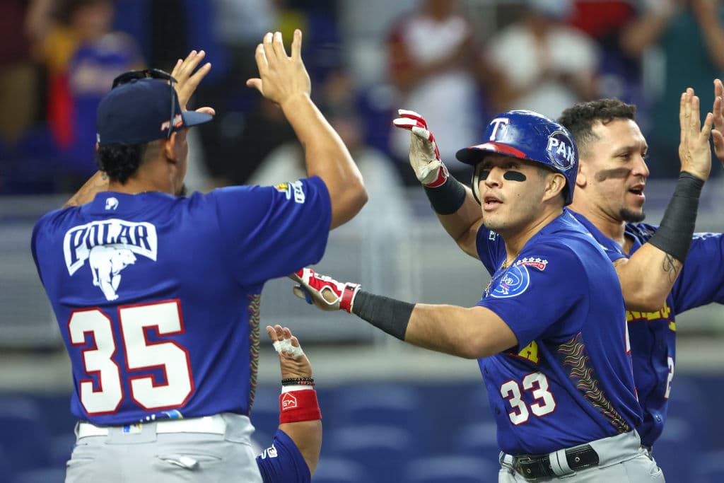 Venezuela Tops Curacao 4-2 to Remain Undefeated at Caribbean Series