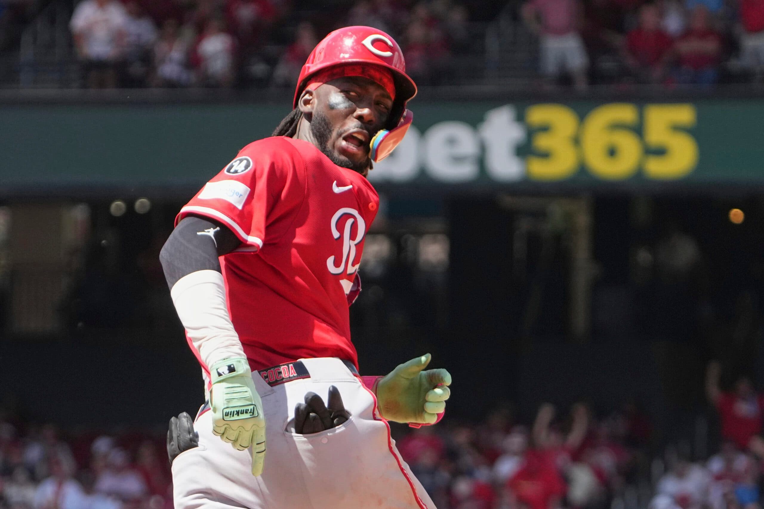 Reds face the Cardinals with 1-0 series lead