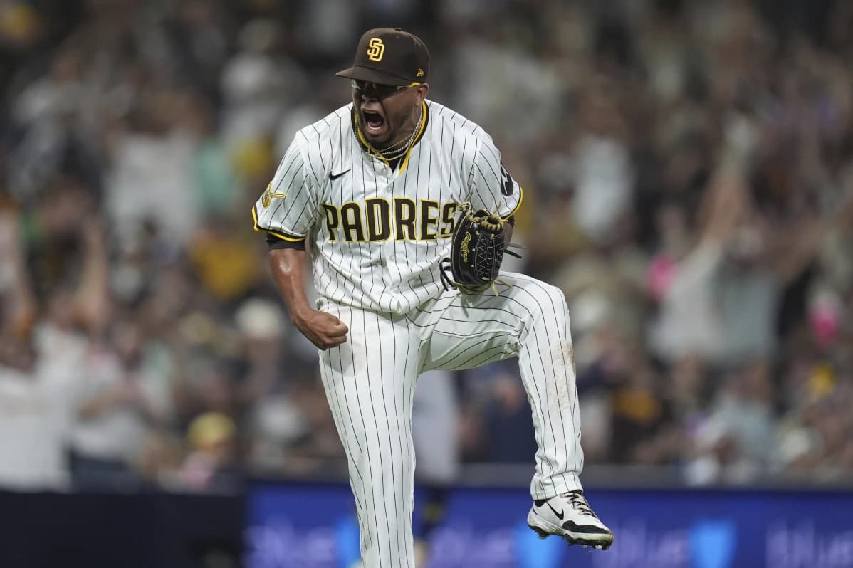 Trio of Big Leaguers Confirm Plans to Play for Tiburones de La Guaira